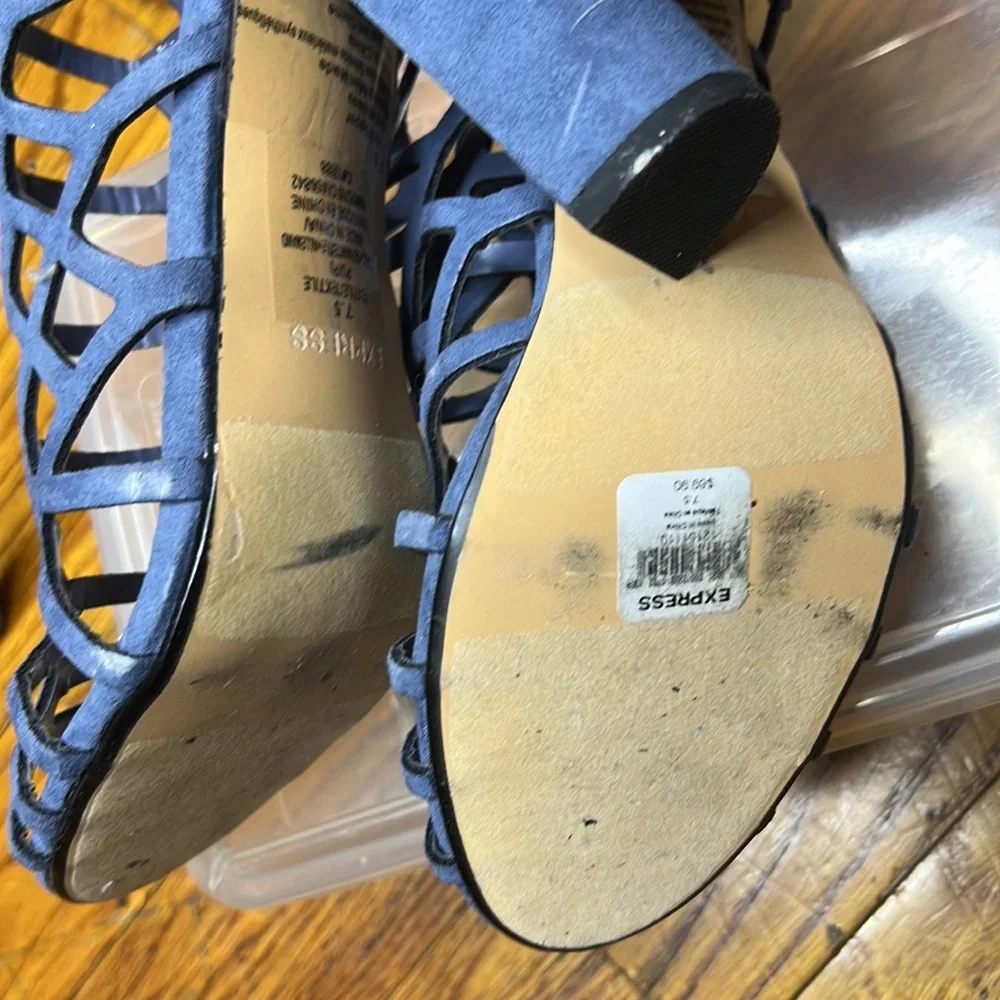 Express heels - Picture 3 of 3